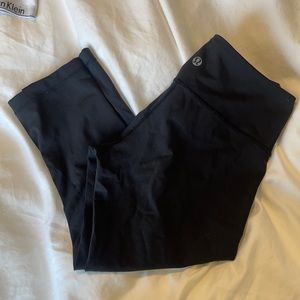 Black Lululemon Wunder Under Capris size 4 EUC